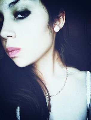 nebunie_amar's profile picture. Estoy aprendiendo a valorar silencios, a no hacerme daño y terminar sufriendo