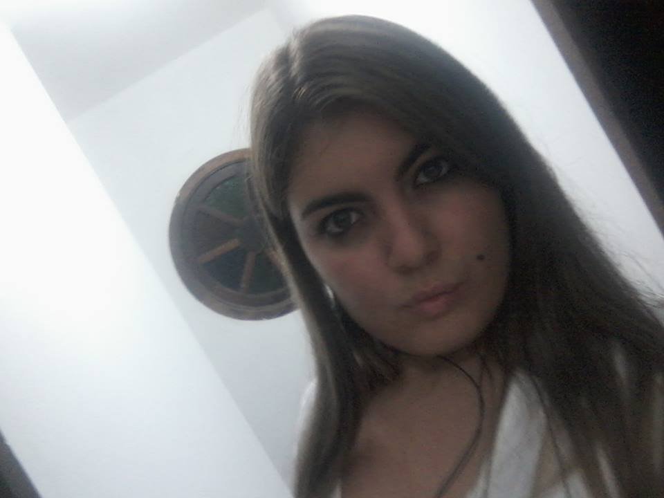 Leonina, 19 anos, Corinthiana fanática pelo meu Timão, adoro estar com meus amigos, minha família e meu Dog e viciada em Internet haha' :3