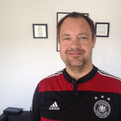 onlinechef på Flensborg Avis. Glad for rockmusik, politik, samfundsforhold og sport. Elsker min familie og Bayern München. Jeg burde være født i Tyskland