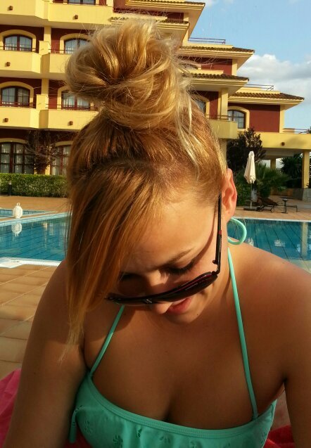 VivianmVr's profile picture. Cuando se avecina la tormenta los pájaros se esconden, pero las águilas vuelan mucho más alto