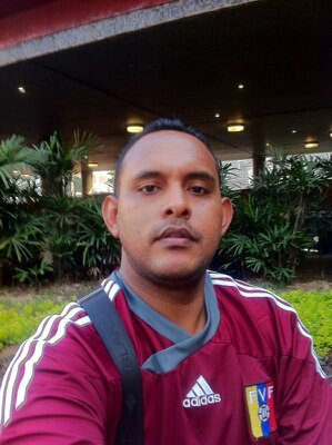 Agradecido con dios por darme la dicha y el privilegio de estar vivo y aprender cada día más de la vida.