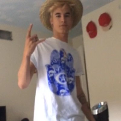 send me dms of confessions about o2l accs bitches
