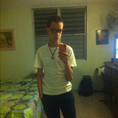 Im a drummer, skater, and song writer Kik: josenav_1234 Snapchat: jochi538. Doy clases de bateria y lavo carro :)