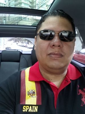 Abogado Litigante, esposo y padre de dos princesas, amante de los deportes, hincha eterno de Metro y de La Marea Roja.