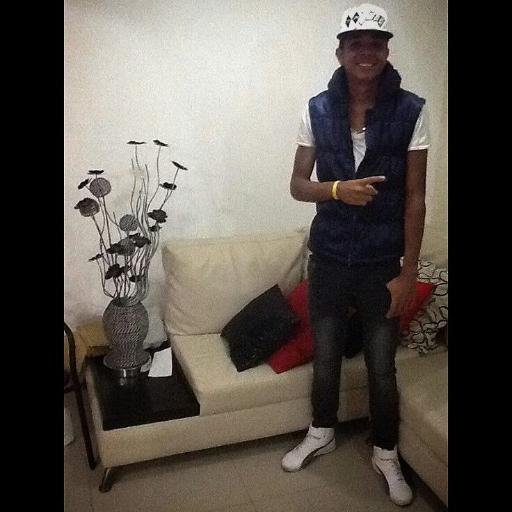 Artista Urbano Cartagenero.

Para Contrataciones/Booking: 
BookingTheCrash@Gmail.com || +57 3002544813 (@Luis_RealG Manager )
