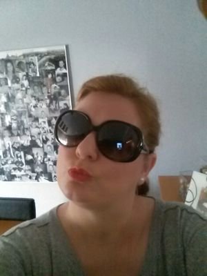 monicagv72's profile picture. 