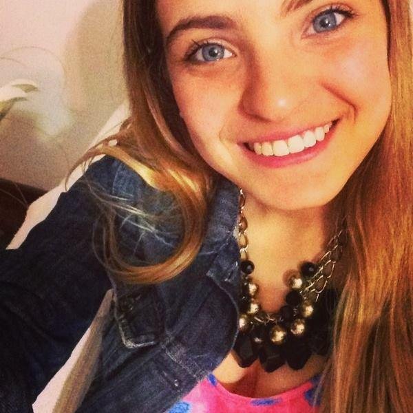 viickymello's profile picture. 