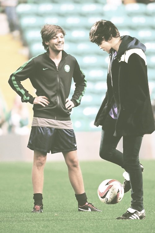 follow @harrrylovesloui please for me