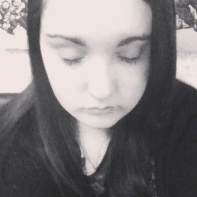 Hi im 16 and I want to be a chef. Im a geek I suppose and im loveing the awsome , #teamfollowback #Geek #Awsome (message me I dont bite)