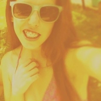 Vivir es el hoy y quisa el mañana, sonrie y se feliz mientras puedas