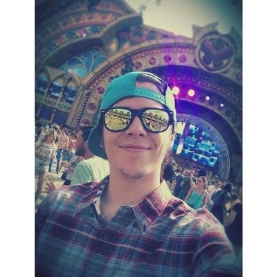 Youtuber,gamer,blogera.|Me encantan los gatitos obesos, son mi pasion. @Rubiu5 dio fav 2 veces.