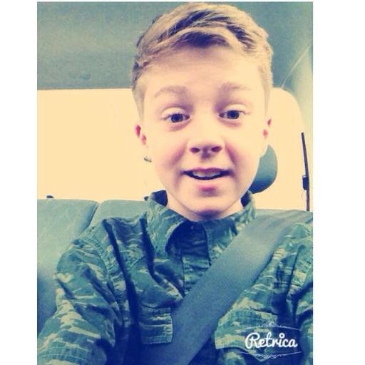 Sorry for the username, can't make a new account. I'm Johnny. I'm an artist, writer, and gamer. Grade 8// 13