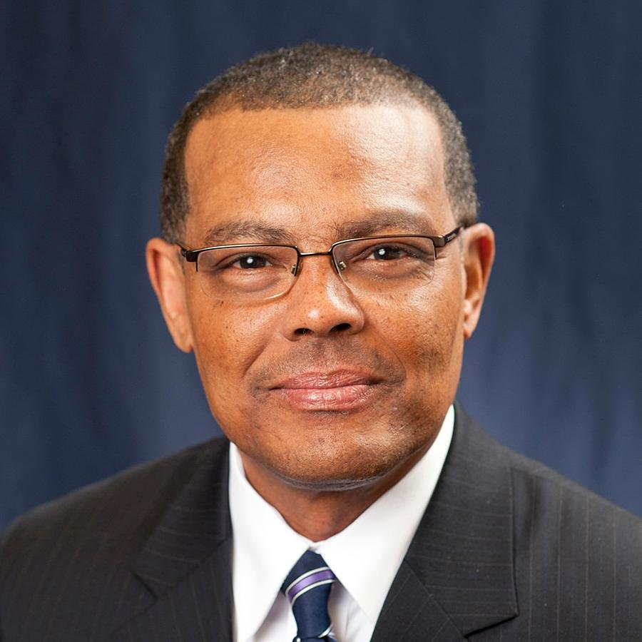 Associate director for media relations @UICNews | I write about business, health sciences and sports | Award-winning producer | @NU_SoC & @MedillSchool alum