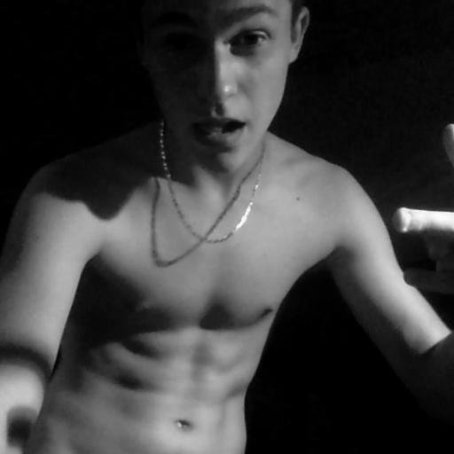 hamix1502's profile picture. Pour moi la vie, c'est A̶i̶m̶e̶r̶ ̶&̶ ̶s̶e̶ ̶f̶a̶i̶r̶e̶ ̶a̶i̶m̶e̶r̶ savoir que l'amour n'est pas eternel.