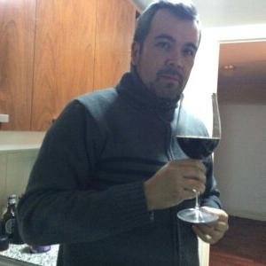 Porteño y wanderino, Ex Institutano y Usach. Amante de mi país. Asqueado de los intolerantes sin argumentos para defender sus ideas.