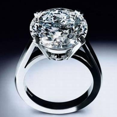 Jewellery bloggers are passionate about fashion and jewellery. Tweet us your favourite trends, news or jewellery.