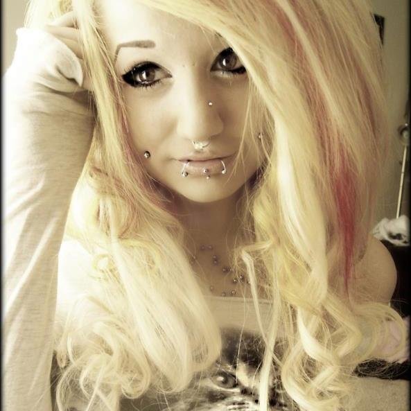 ShadowElixirx's profile picture. Teen magician prodigy. Known as the magician Shadow Elixir. Also a witch. Daughter of Luke and Crisy. #BladeFamily