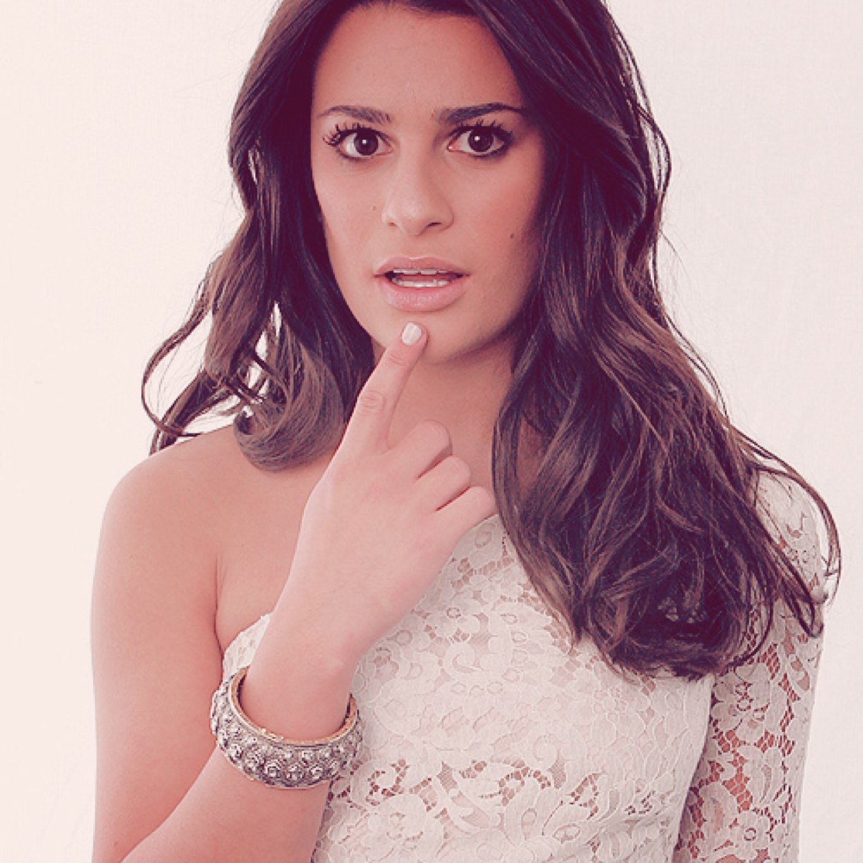 Hello, I'm Rachel Berry. I love to sing and I love to act. I play Fanny Brice on Funny Girl in Broadway!⭐