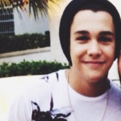 Just a reminder that austin follows you(: