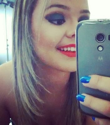 Nunca foi a mesma depois que conheceu a rua, viu a noite de perto seus prazeres, suas loucuras ...