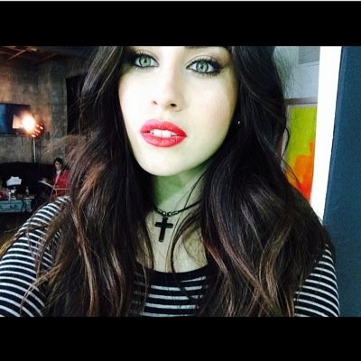 I like flowers and sleep. [RP•Descriptive•Single] 

  Feed me tacobell and you might get the booty.
