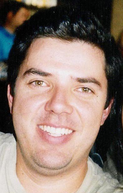 Sou bacharel em Direito, poeta, cantor e adoro amizades verdadeiras.