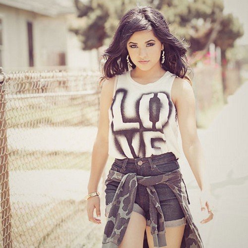 Fl/rp|single| I'm a kick ass chick who is down for everything. Screw me or my friends over and you will fell the wrath of hell.