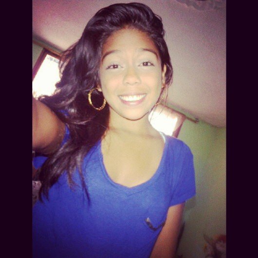 Soy una chica sencilla, a la que no le gusta mucho lo fisico , si no los sentimientos♡ Amo a mi Padre A mi Madre sobre todas las cosa♡ BBM;289BA395