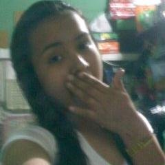 joven, guerra, amable , luchadora , con muchos sueños y metas...........