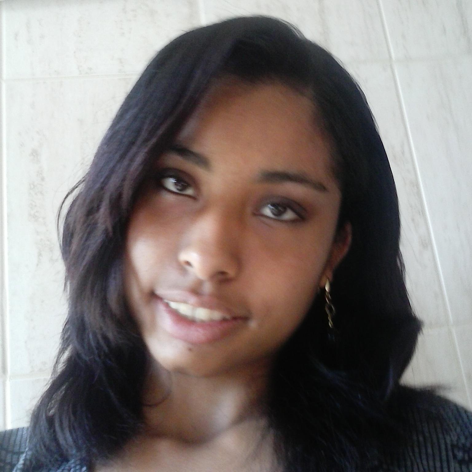 moro em Sao Paulo,tenho 17 anos,pisciniana,adoroo ouvir musicas, gosto de dançar e tudo que eu quero eu corro atras para conquistar... Essa Sou EU #_#