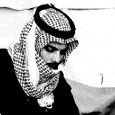 رجْلٌ أسيرٌُ لِغٰربٓة الأحزان أسْكُن مع ألآمي ، وأبوحُ صّمتي ، الليالِ عشّقي، الفجر روحي ، ومحالٌُ للأبّد حالٍ لا يزولْ ، Humanity is uplifted