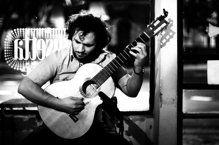 AleBordas's profile picture. Músico, Guitarrista, compositor, prof de guitarra, EMPA.