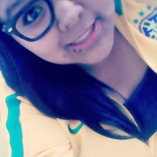 #YoSoyFelizSiMeDicen ¿Quieres ser mi novia? en un estadio.
