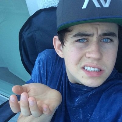 Follow @0mgNashh Bc you got a free follow. Ask for a follow back(: thanks!