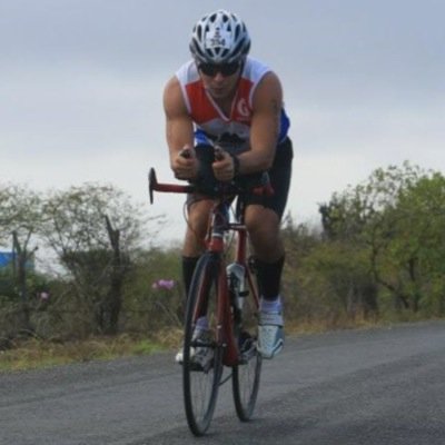 100% Ecuatoriano , Amo mi pais y mi gente, Barcelonista. Deportes: Tenis, Ciclismo, Correr, 3x70.3 IRONMAN, 1x42km