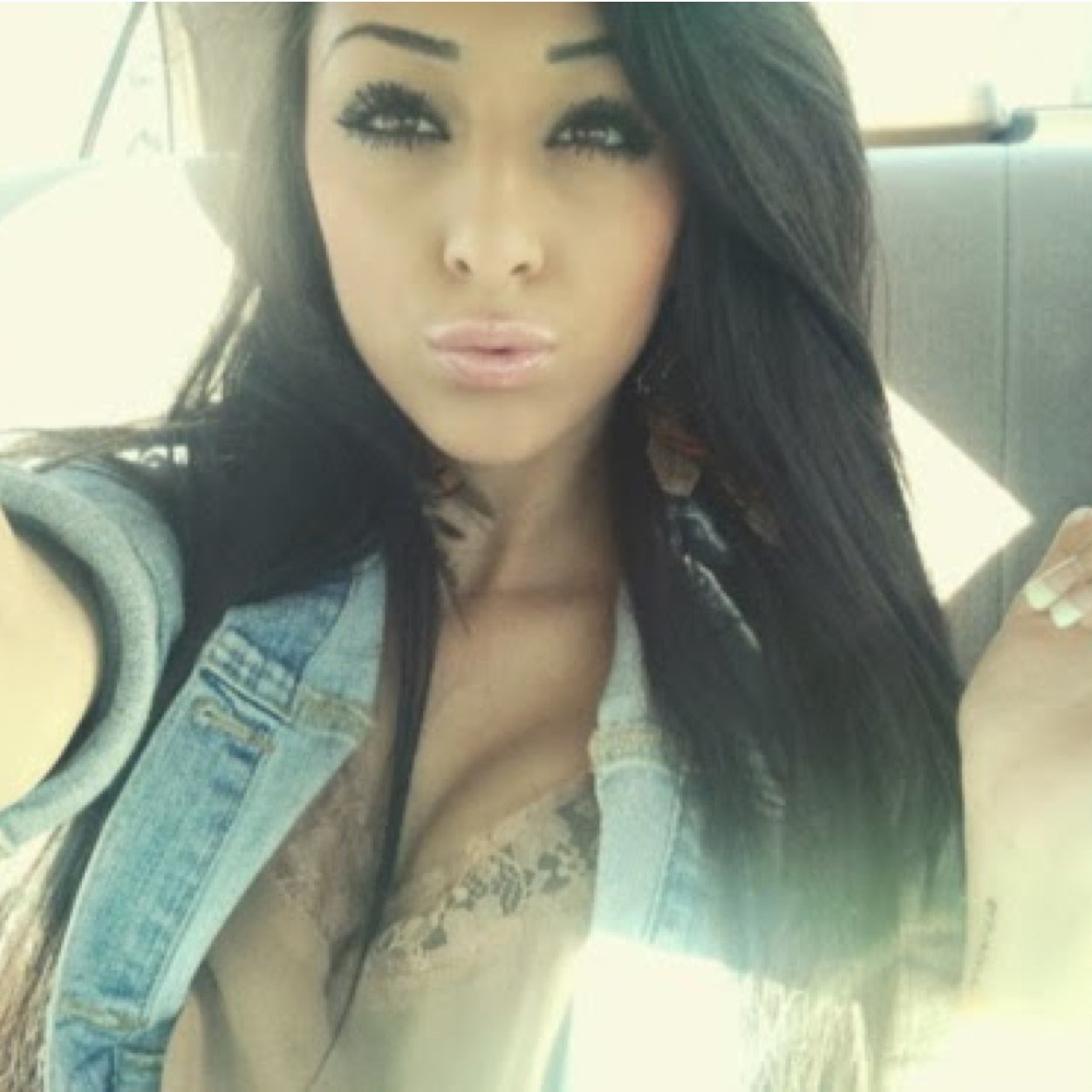 A veces hay que poner punto ginal aun que duela ;) 

SIGUEME Y TE SIGO LO PROMETO :)