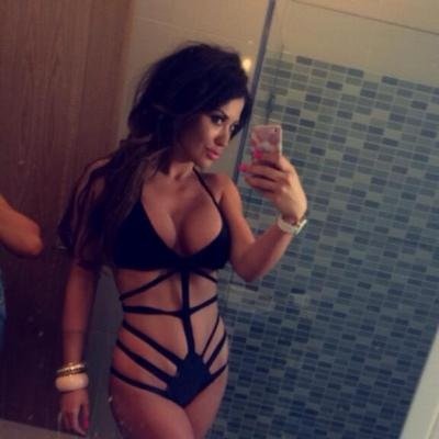Salut, moi c'est LadyJaq, j'ai 22 ans et je suis modele photo. Tu aimes mes photos? Alors follow ! Snap : LadyJaq