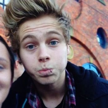 click the link in @cakemixluke 's bio please