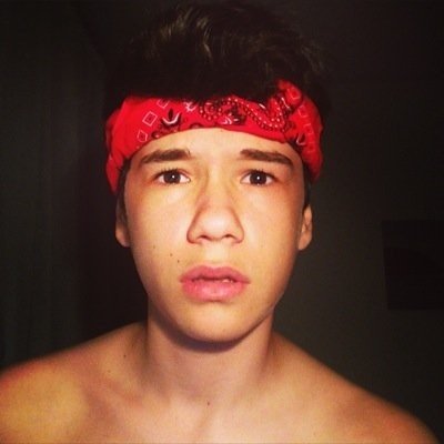 Im a guy. || allie is mine (: