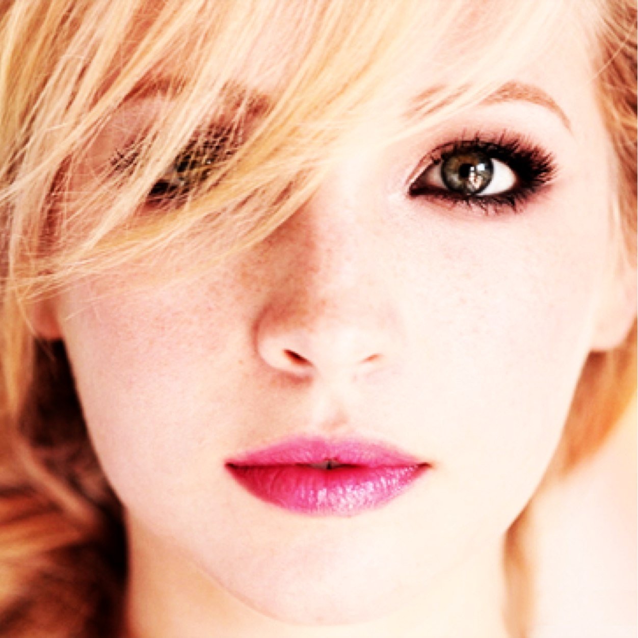 A vampire that says what she wants. I don't give up on people I care. They are my life: @BabyElenaJunior and my @HEROICSTEFAN_ [Literate/ no sex] [Engaged]