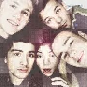 [zayn voice] Sou contra a maconha,fumo para acabar.