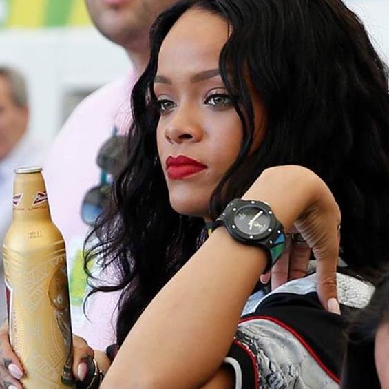 Echelon . Rihanna Navy. Coldplayer. Sou @carolfernanda8.