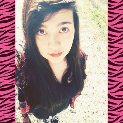 ╔═══╗ ♪ ║███║ ♫ ║ (●) ♫ ╚═══╝♪♪ con solo escuchar música y escuchar a 1D se me olvida todo con solo escucharlo a ello soy otra persona con mi amiga fan de