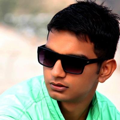 जैसा भी हूं अच्छा या बुरा अपने लिये हूं
मै खुद को नही देखता औरो की नजर से ।