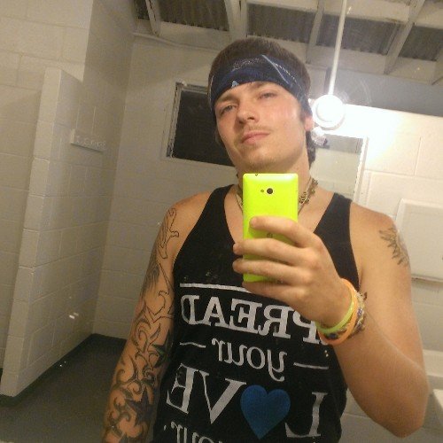Nick(Moose) I play bass, make music, tie hemp, and party, and I tattoo for a hobby. IG: shoeb13nick Snap:shoeb420#Single #FSU #Hooper #Tatted $Follow Me$