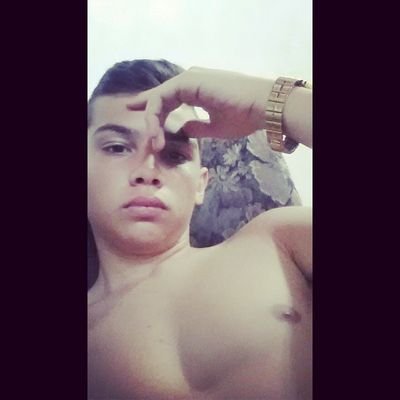 Soltero, burda e'bien, IG: @tagl_, sin barba.