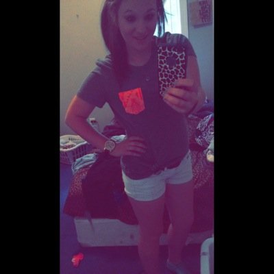 I'm 20. A mommy to a beautiful 2 year. •Someone loves everything that you hate about yourself ❤️