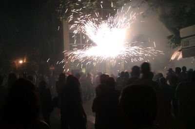 Odio y miedo sin gestión de emociones anulan tu capacidad de pensar. Insultar, usar fuerza para lograr algo=no saber hacer. Suelo sano=mejor vida