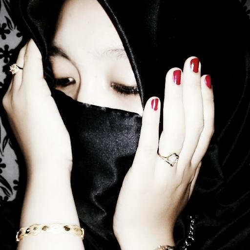 Cinta bukan apa yg difikirkan oleh akal Tapi Cinta adalah apa yg dirasakan oleh hati