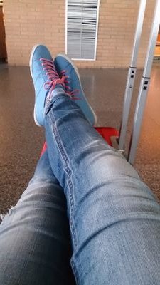 En un mundo que a duras penas entiendo,me quedo con la espera y el recuerdo de los momentos bonitos.